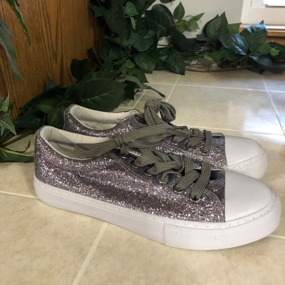 Pierre Dumas Silver Morgan sparkle Shoe Kicks Size 6M Morgan New with Tags